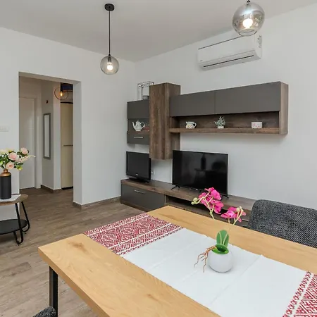 Mutak Apartament Vir