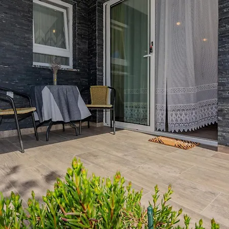 Mutak Apartament Vir