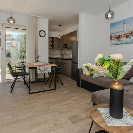 Apartament Mutak Vir